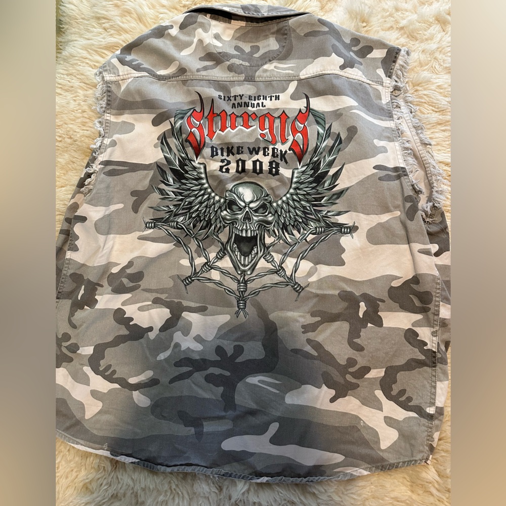 Vintage 100%cotton Camo Graphic Men’s vest with Winged Skull Print - Gray
